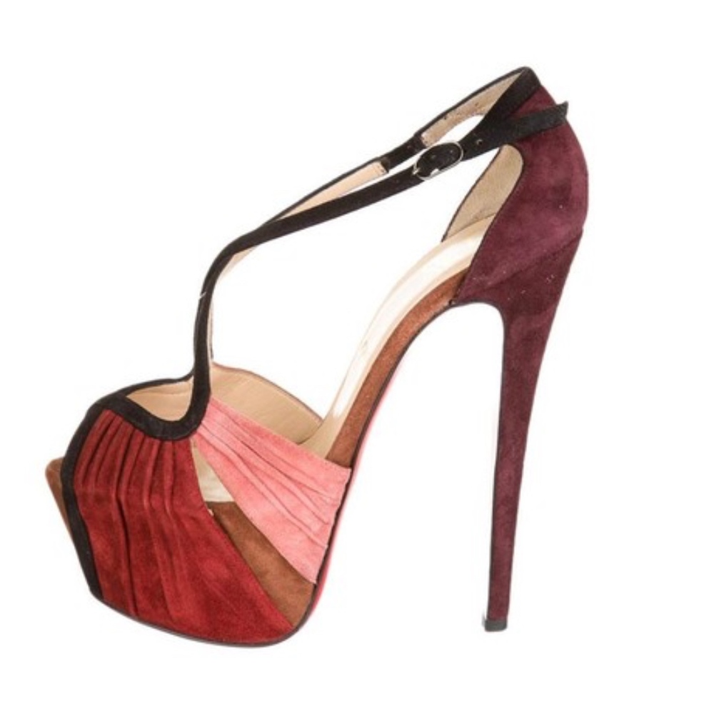 Celebrity Fave Christian Louboutin Divinoche Pumps